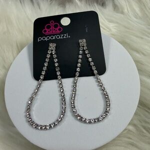 🩷5/$10 Paparazzi Dazzling Silver Loop Earrings